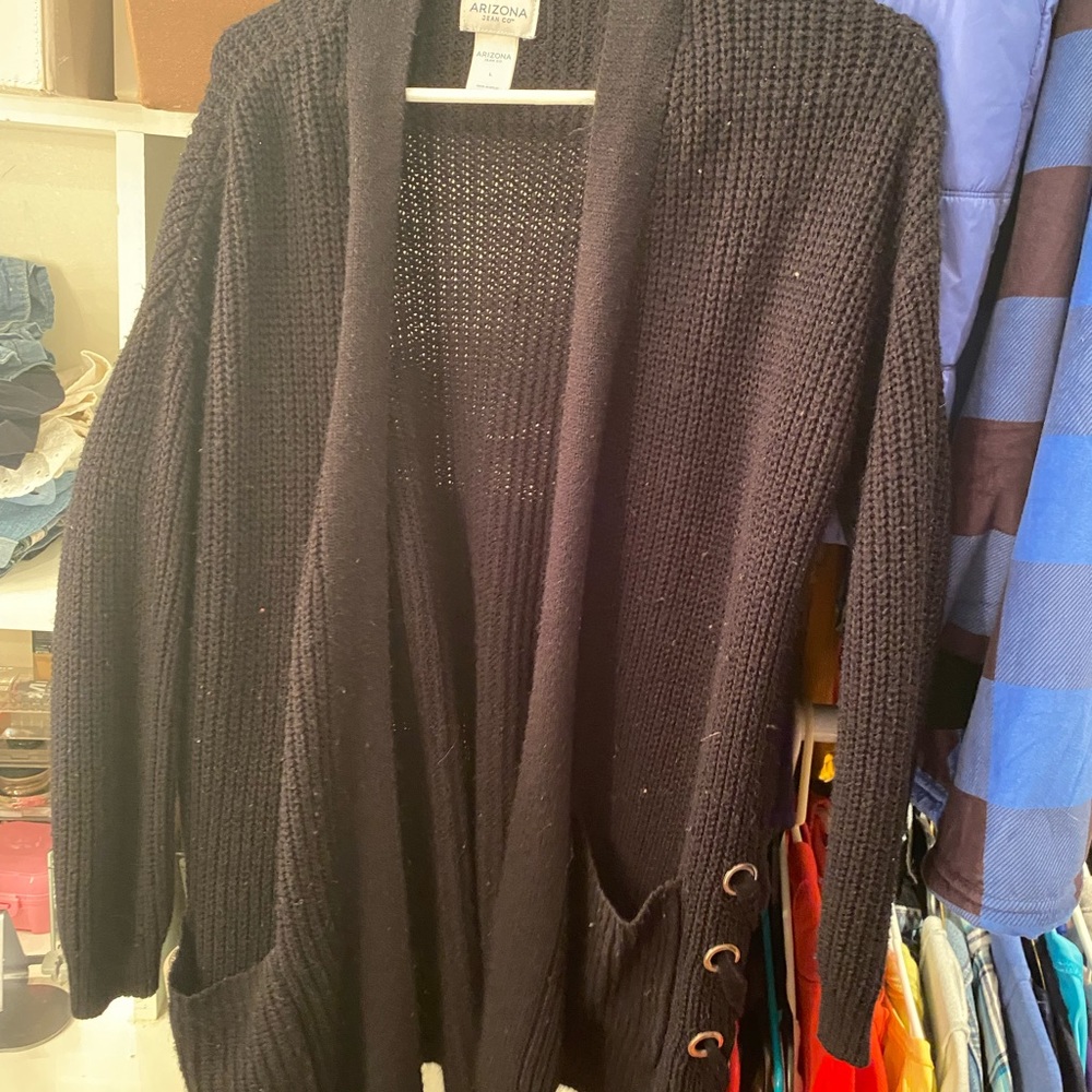 Size L, black sweater with pockets